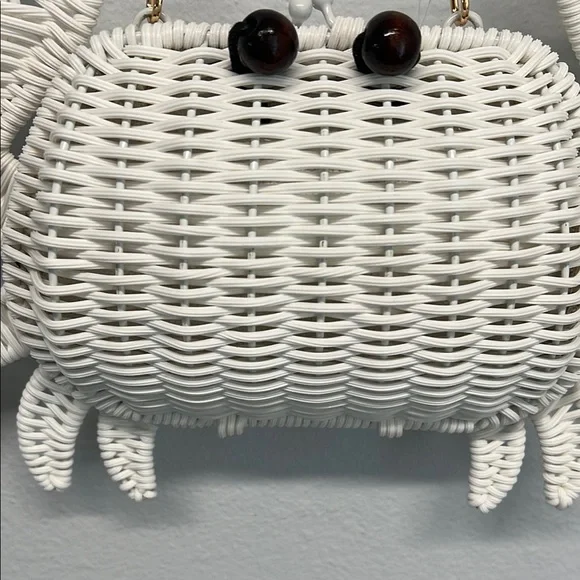 Savannah White Crab-Shaped Bag 🦀✨👜